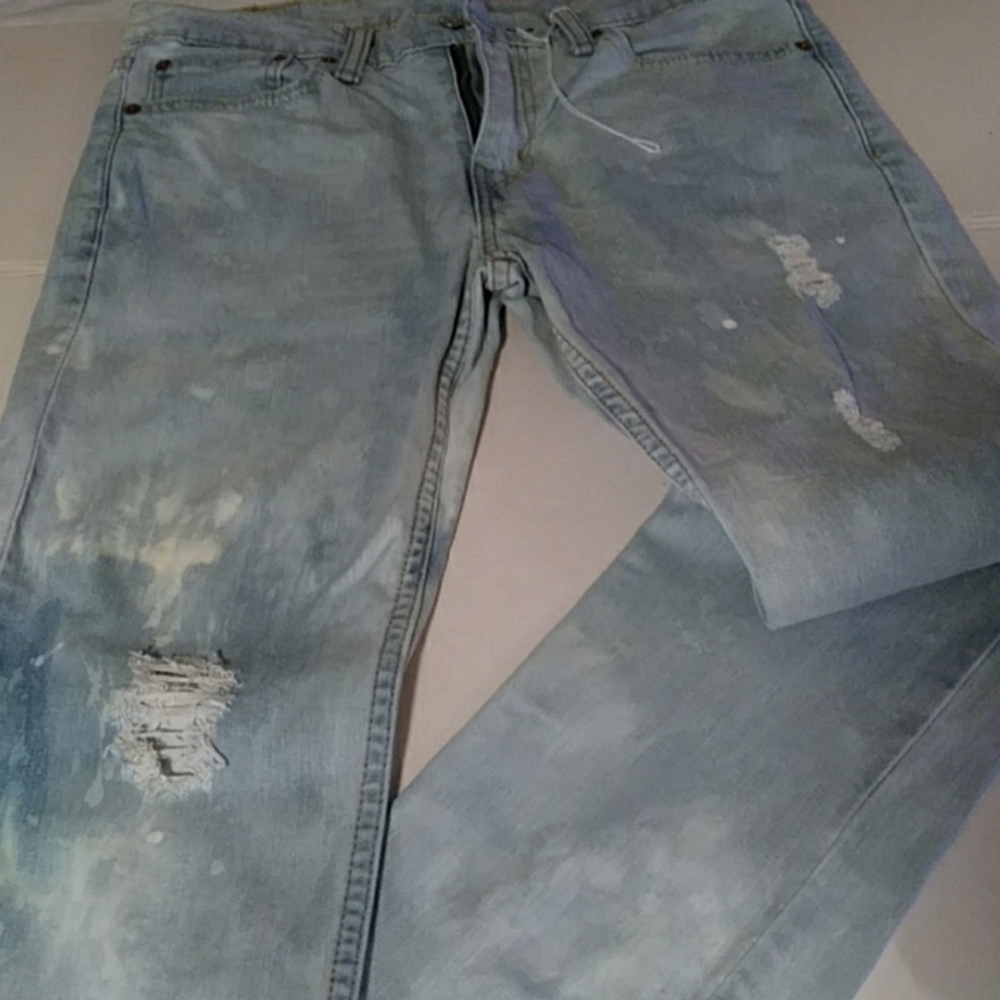 NWOT 32×30 Levi 511 Destressed Jeans
